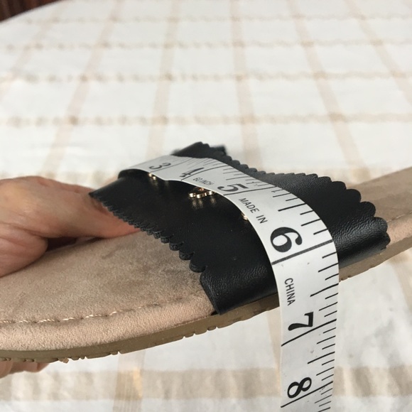 🎁2/$12 LG MED 10 INCH LC LAUREN CONRAD BLACK & GOLD FLOWER DECOR SANDALS - Picture 6 of 6